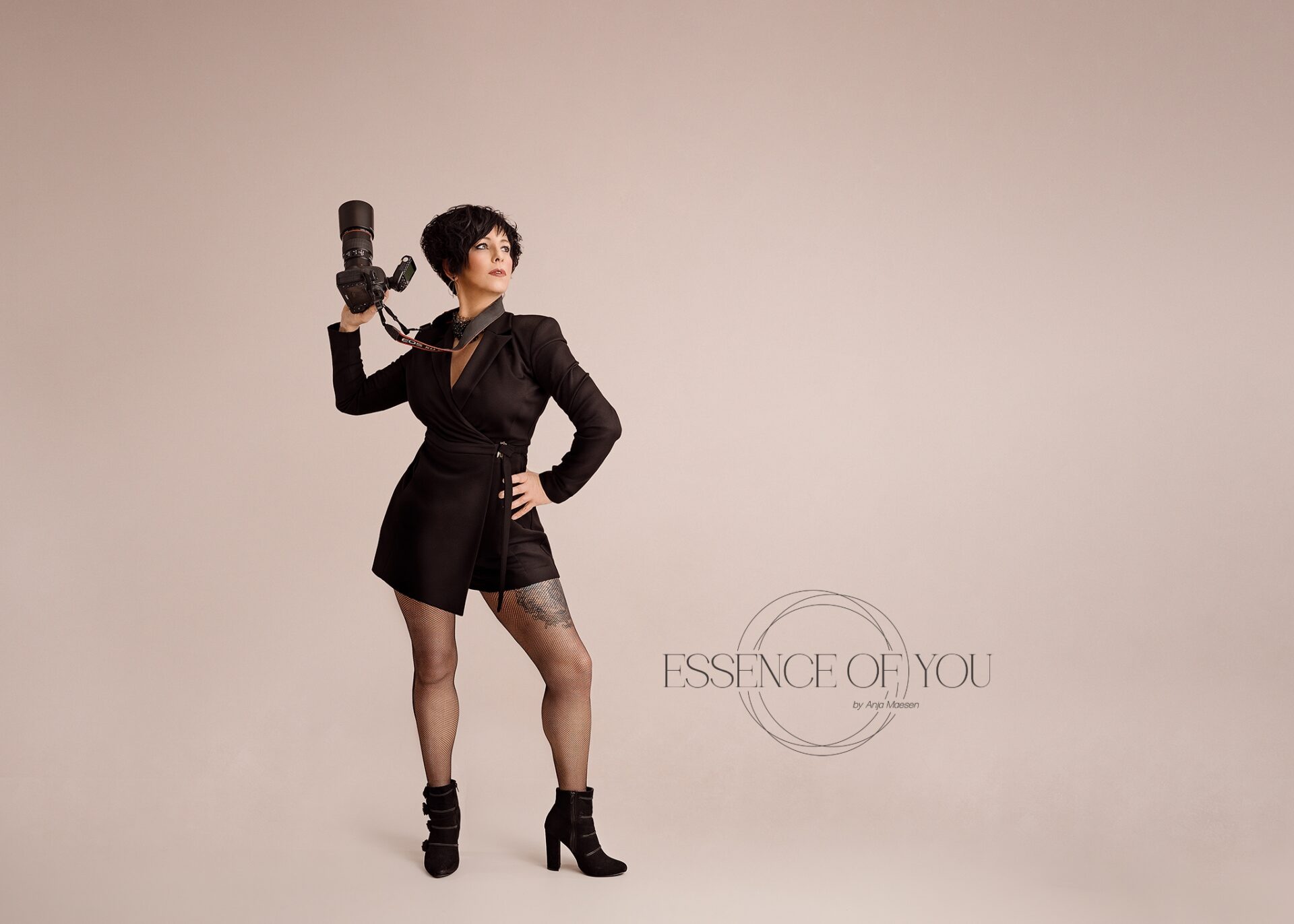 Essence of you - wall-art - newborn -fotografie-fotograaf-Limburg-België-Halen- Heusden - Zolder -Award - Newborn - Maternity - Kinderfotografie - Anja Maesen - studioshoot - fine art fotografie - babyfotografie - zwangerschapsfotografie - cakesmash - award - Boudoir - familieportret